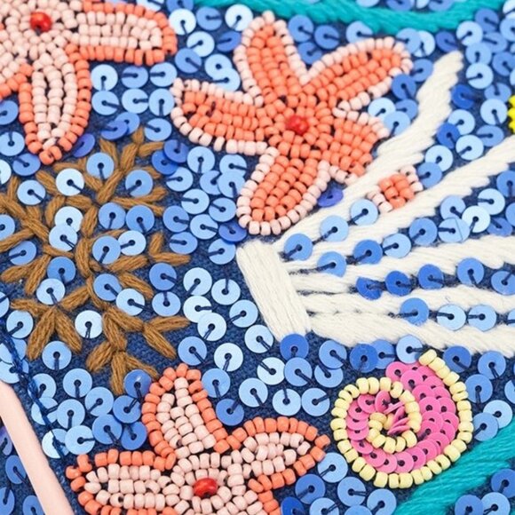 America and Beyond -Underwater Paradise Shoulder Bag - Picture 4 of 4